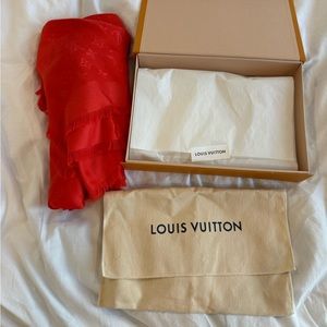 Gorgeous Authentic Louis Vuitton Monogram Shine Shawl